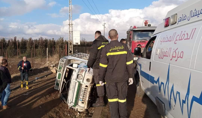 25 جريحا بإنقلاب شاحنة على طريق عام رياق