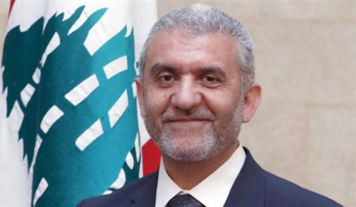 قرار لبيرم بإعادة العمل ببطاقة شهادة العمل المنصوص عليها في المرسوم 8352