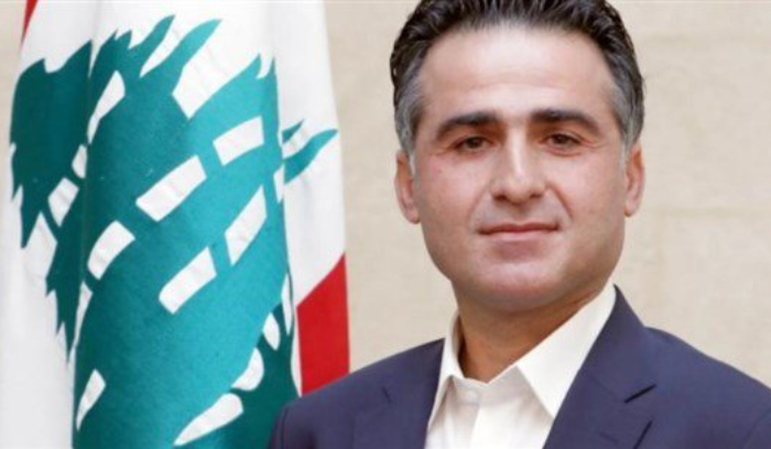 حميه جال في المرفأ الجديد لصيدا وعرض خطة الوزارة لتفعيل العمل فيه