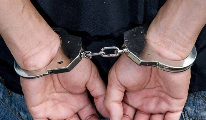 اوقفته مخابرات الجيش يسرق حديد من سكة القطار