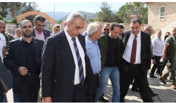 بين 