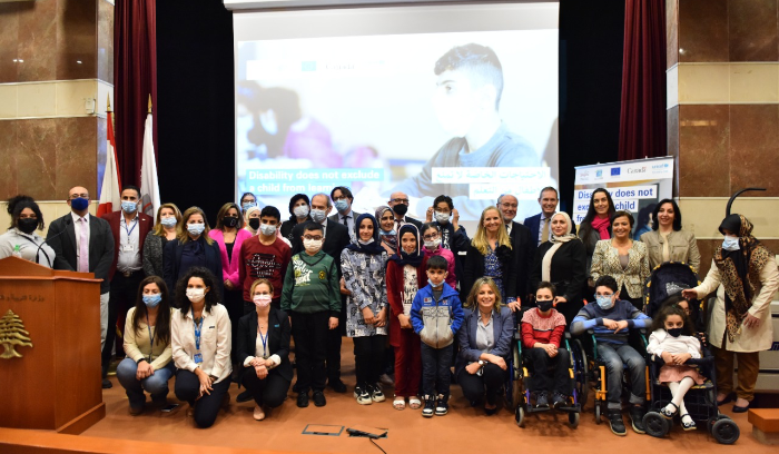 الحلبي أطلق العمل بثلاثين مدرسة رسمية دامجة