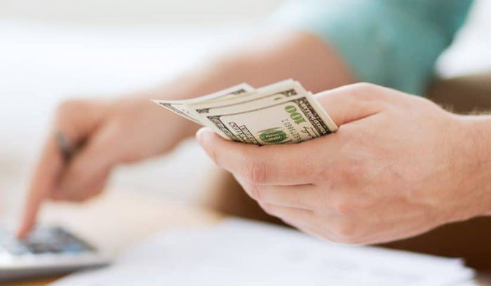 ‏على أي سعر أقفل الدولار؟