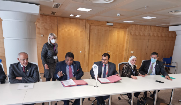 العسومي يوقع اتفاقية في مدريد مع  الاتحاد البرلماني الدولي