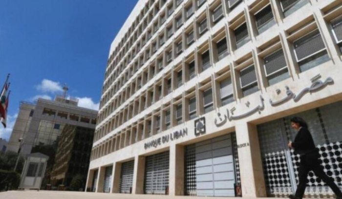 مصرف لبنان يحمّل «غوغل» و«فيسبوك» مسؤولية تطبيقات الدولار<br />
مستويات قياسية جديدة لانهيار الليرة ووعود بتدابير «تقنية»