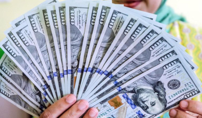 على أي سعر أقفل الدولار؟