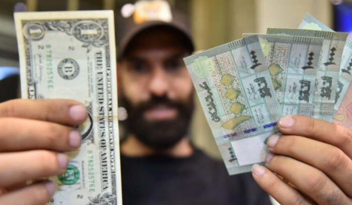 خسائر الليرة اللبنانية تطيح قيمة الأجور ومخزون الودائع المصرفية<br />
الدولار يقفز بوتيرة قياسية على ضوء التعثر الحكومي