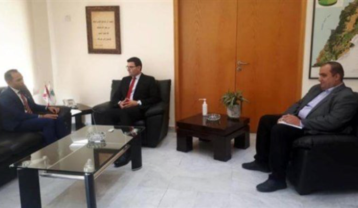 وزير الزراعة عرض والسفير الماليزي للعلاقات الثنائية