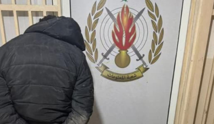 دخل خلسة إلى لبنان... وعُثر بحوزته على قنبلتَين يدويَّتَين