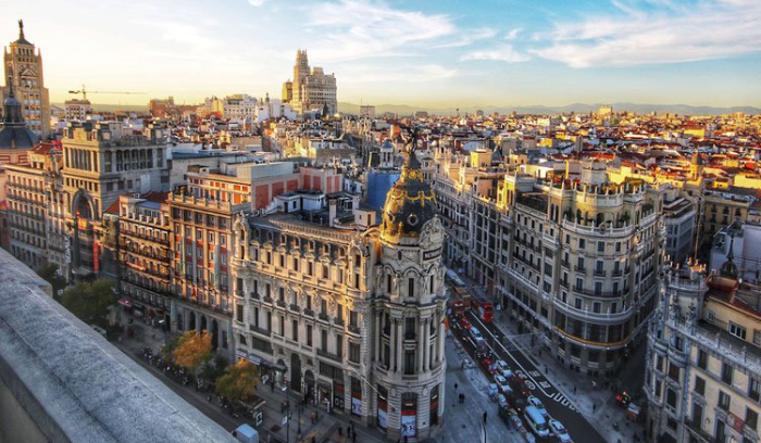 39 لبنانيا يستغلون توقف طائرتهم في برشلونة لطلب اللجوء في إسبانيا