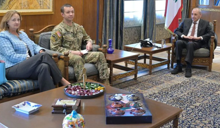 الخروقات الإسرائيلية تتواصل جنوب لبنان... وترقب للانسحاب من الناقورة<br />
اجتماع بين بري ورئيس لجنة المراقبة