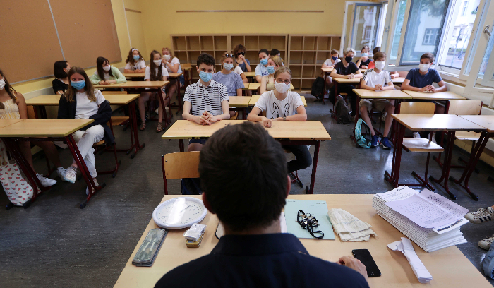 تعميم إلى المدارس لرصد الحالات المشتبه بإصابتها بكورونا