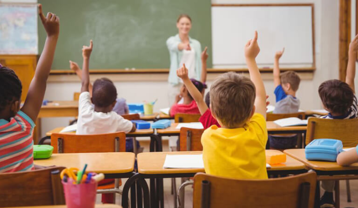 أهالي يطالبون بتأمين التدفئة لأبنائهم في المدارس