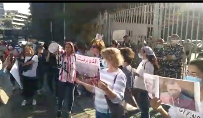 إعتصام لسيدات الثورة  أمام مدخل قصر العدل