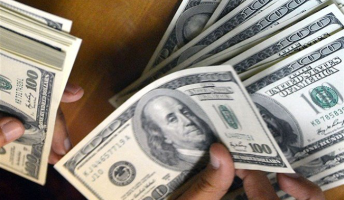 على اي سعر اقفل الدولار؟