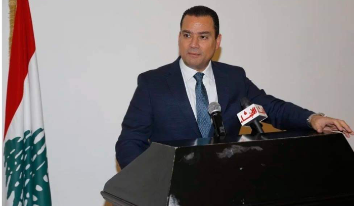 الصايغ: أين الكرامة في ذلك؟