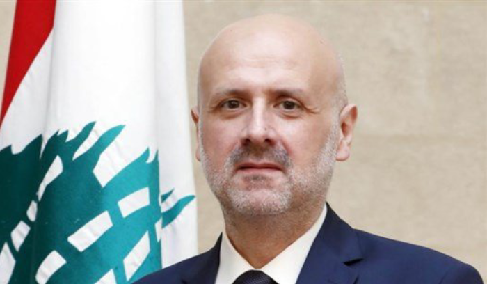 وزير الداخلية يُتابع عمليات إخماد الحرائق ويُعطي تعليماته