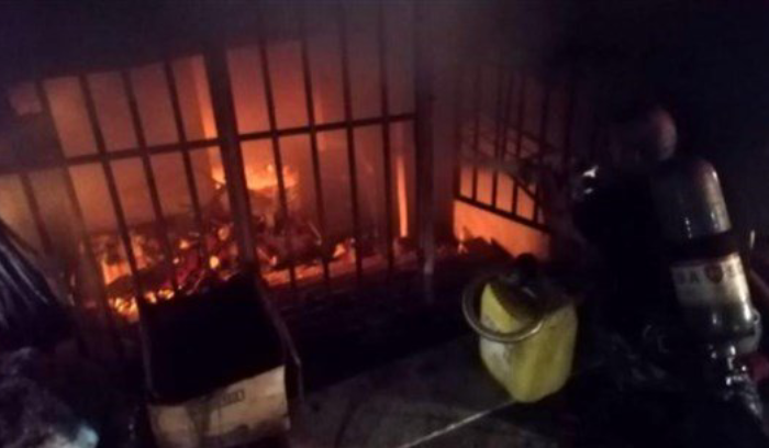 حريق في مستودع مهجور في عبرا