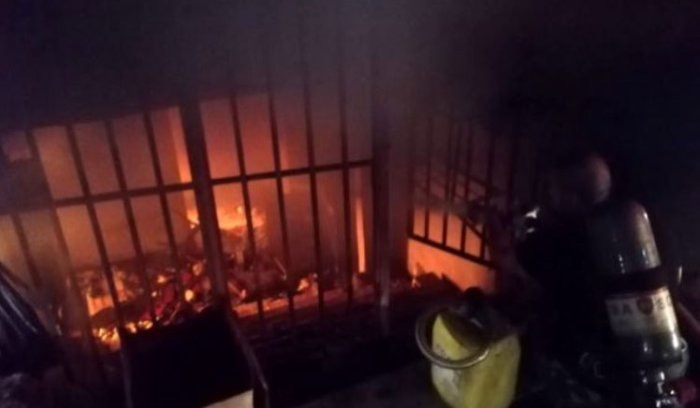 حريق بمستودع مهجور في عبرا