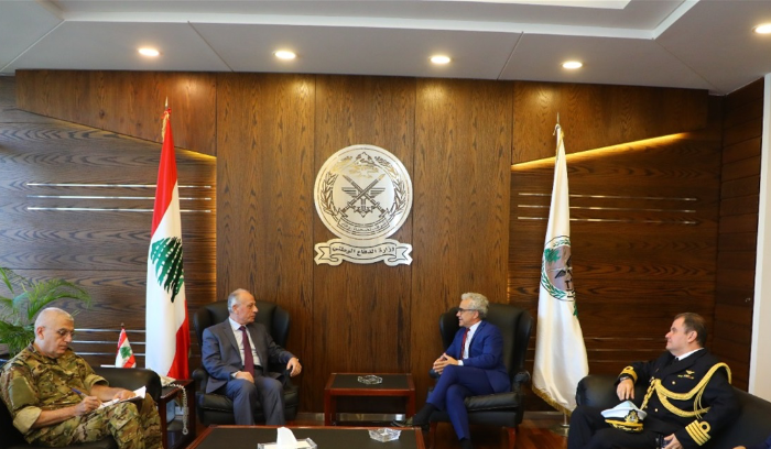 وزير الدفاع التقى سفيري سويسرا والبرازيل