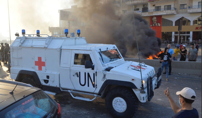 العاصفة الخليجية تحاصر الحكومة بين انقساماتها
