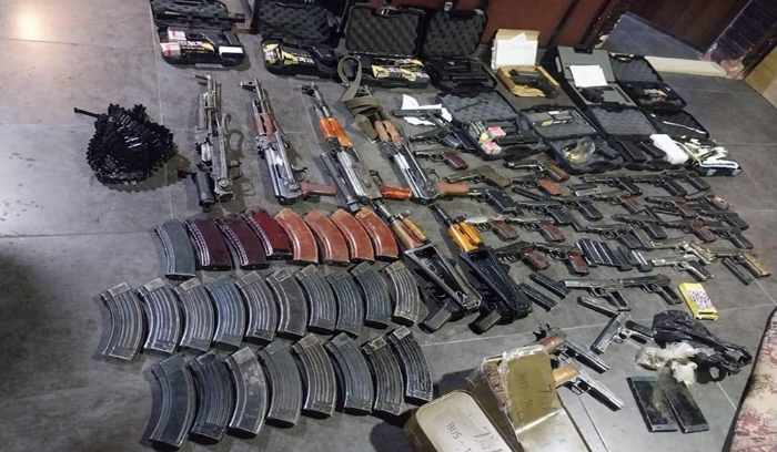 توقيف 22 شخصًا… وضبط أسلحة حربية!