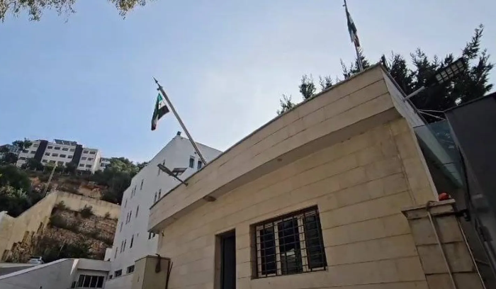 زوجة دريد الأسد وابنته أمام القضاء اللبناني بـ«تزوير» جوازي سفرهما<br />
السلطات السورية تحقق مع سفارتها في بيروت لحصول التزوير بداخلها