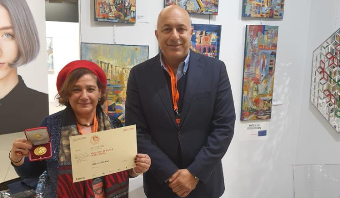 فنانة تشكيلية لبنانية تحصل على جائزة معرض “بينالي فلورنسا” العالمي