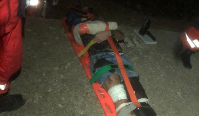 سقط من مكان مرتفع أثناء التصوير...وأصيب بجروح بليغة