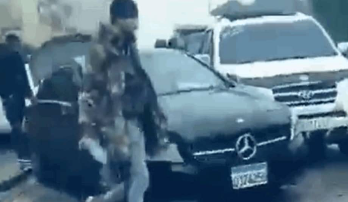 إصابة ثلاثة أشخاص بطلق ناري على طريق الشام