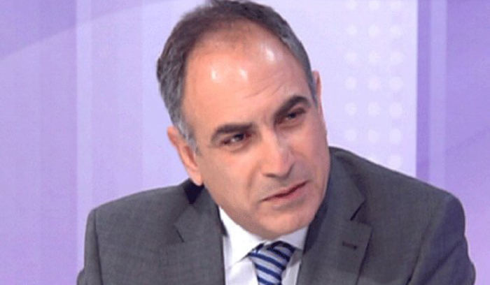 أسود ردًا على التيار وعطالله: جبران وتصاريحك الخونفوشارية بتدل على مواربة وتناقض وكذب ومحو ذاكرة