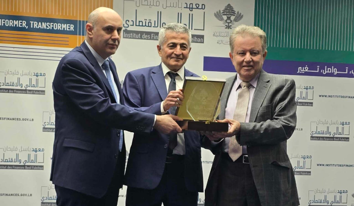 وزير المالية: خميس ترك بصمة في تاريخ الإدارة العامة وتعاونية موظفي الدولة