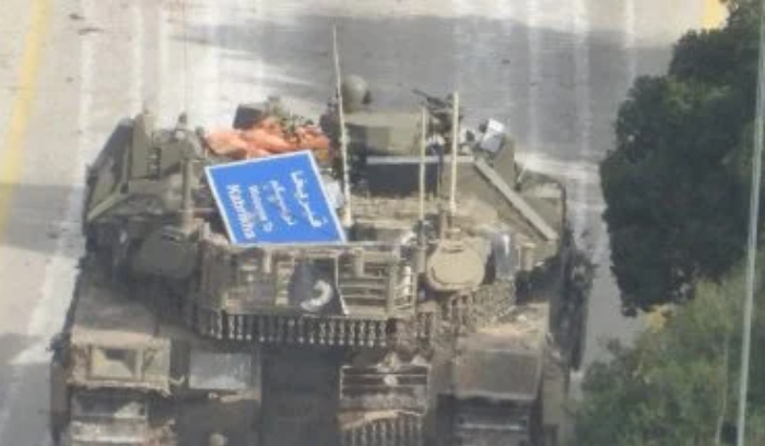 قبريخا ترحب بكم..عادت اللافتة المسروقة