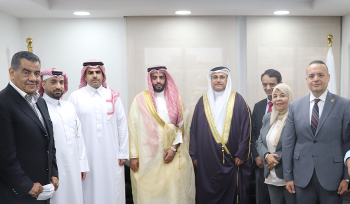 العسومي التقى الأمين العام  للشؤون التشريعية في مجلس التعاون: نسعى  لتحقيق التكامل بين الدبلوماسية البرلمانية  والرسمية