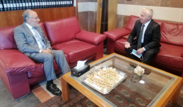 الحلبي عرض للعلاقات التربوية مع سفير أرمينيا