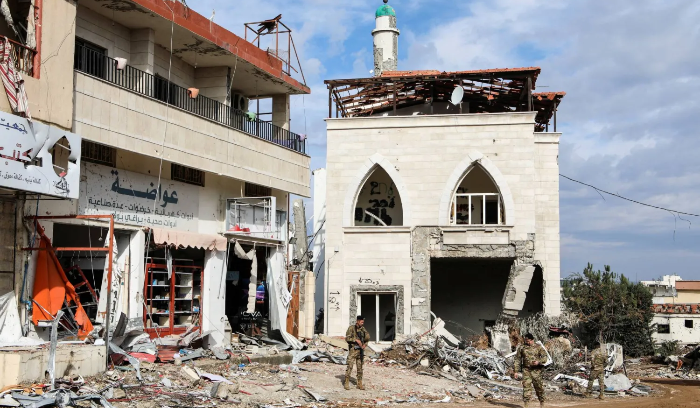 توغل إسرائيلي يثير مخاوف لبنانية من تجدد الحرب<br />
«حزب الله» يصف الأداء الرسمي بـ«الفشل الذريع»