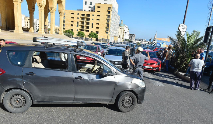 سائقو السيارات العمومية قطعوا السير في  الصيفي وساحة الشهداء
