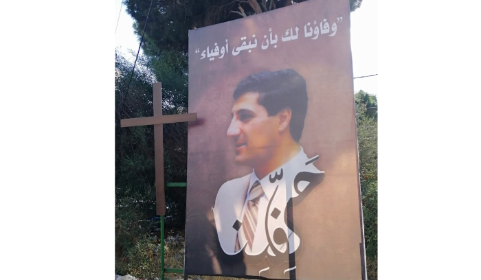 إعادة وضع صورة جديدة لبشير الجميل على مدخل الحدث