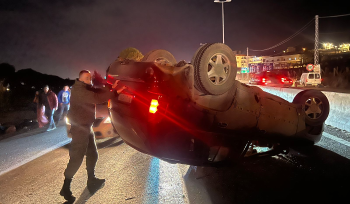إصابات في انقلاب سيارة على طريق الفرزل