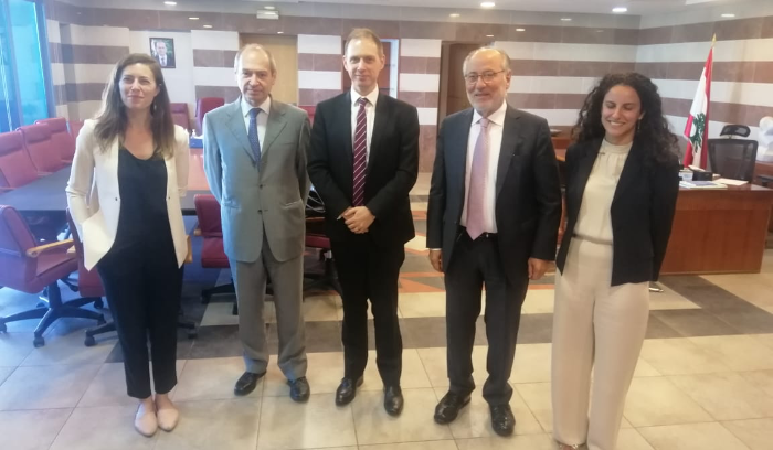 العلاقات التربوية بين الحلبي والسفير البريطاني