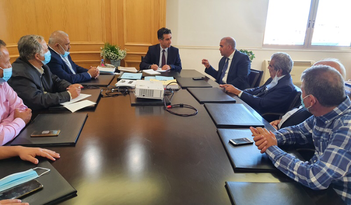 حميه عرض مع وفد نقابة مصدري ومستوردي الفاكهة والخضر لالغاء رسوم الترانزيت على الشاحنات اللبناية