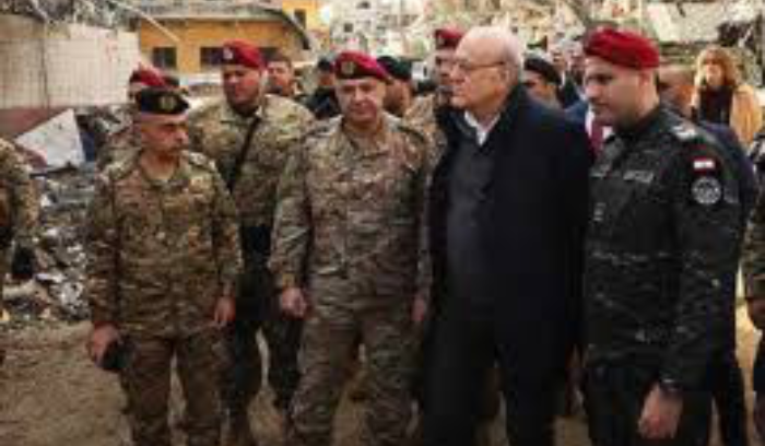 مساران متوازيان: فك التعقيدات ووقف الخروقات... ميقاتي على الحدود: لتقم لجنة المراقبة بمهامها