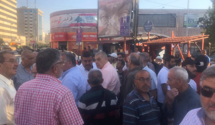 اعتصام في ساحة النور احتجاجا على ارتفاع تسعيرة المولدات