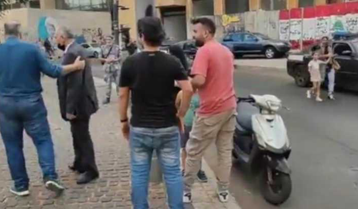 لليوم الثالث.. وقفة رمزية أمام السراي تنديدا بالسلطة الحاكمة