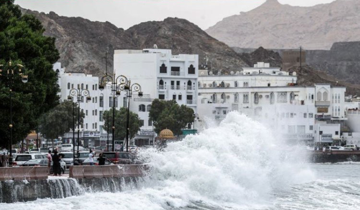 السلطات العُمانية تطالب السكان بإخلاء منازلهم<br />
... والسبب إعصار شاهين