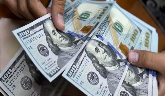 على أي سعر اقفل الدولار؟