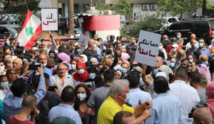 تحرك ميداني أمام قصر العدل تنديداً بتعليق التحقيقات في انفجار مرفأ بيروت<br />
عون يدعم المسار القانوني... وباريس تطالب العدالة اللبنانية بـ«شفافية كاملة»