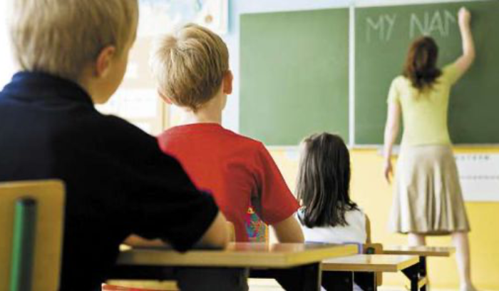 الحلبي: التعليم على طول العام الدراسي سيكون حضورياً!