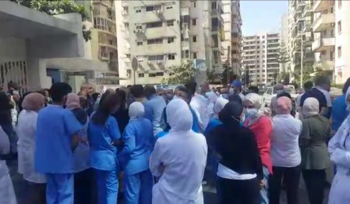 اعتصام لاطباء وادارة مستشفى المظلوم في طرابلس