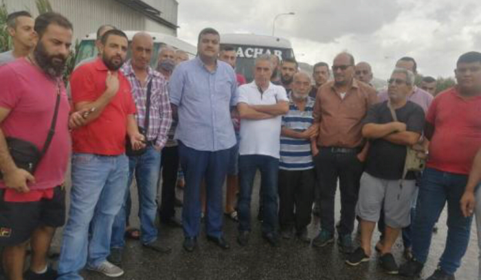 وقفة رمزية لسائقي الباصات في طرابلس